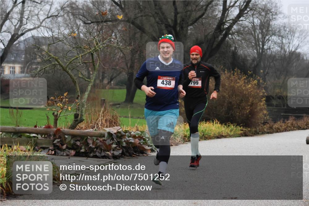 08.12.2024 - St. Pauli X-Mass-Run No. 14 Strokosch-Dieckow http://msf.ph/oto/7501252 08.12.2024 09:47:24 Laufen 14, 438, 799 meine-sportfotos.de