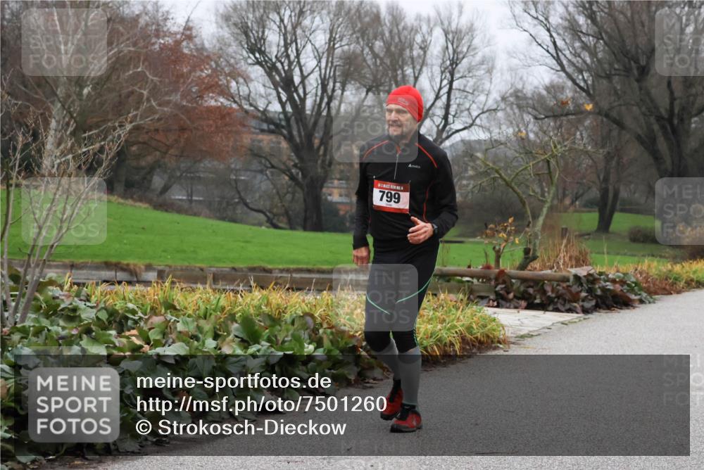 08.12.2024 - St. Pauli X-Mass-Run No. 14 Strokosch-Dieckow http://msf.ph/oto/7501260 08.12.2024 09:47:26 Laufen 7, 14, 799 meine-sportfotos.de