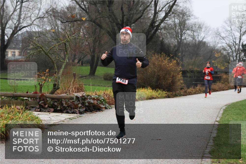 08.12.2024 - St. Pauli X-Mass-Run No. 14 Strokosch-Dieckow http://msf.ph/oto/7501277 08.12.2024 09:47:35 Laufen 241, 384 meine-sportfotos.de