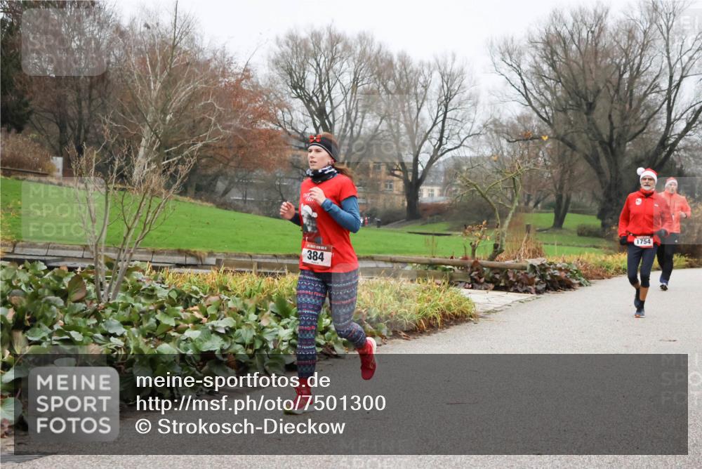 08.12.2024 - St. Pauli X-Mass-Run No. 14 Strokosch-Dieckow http://msf.ph/oto/7501300 08.12.2024 09:47:44 Laufen 384, 1754 meine-sportfotos.de