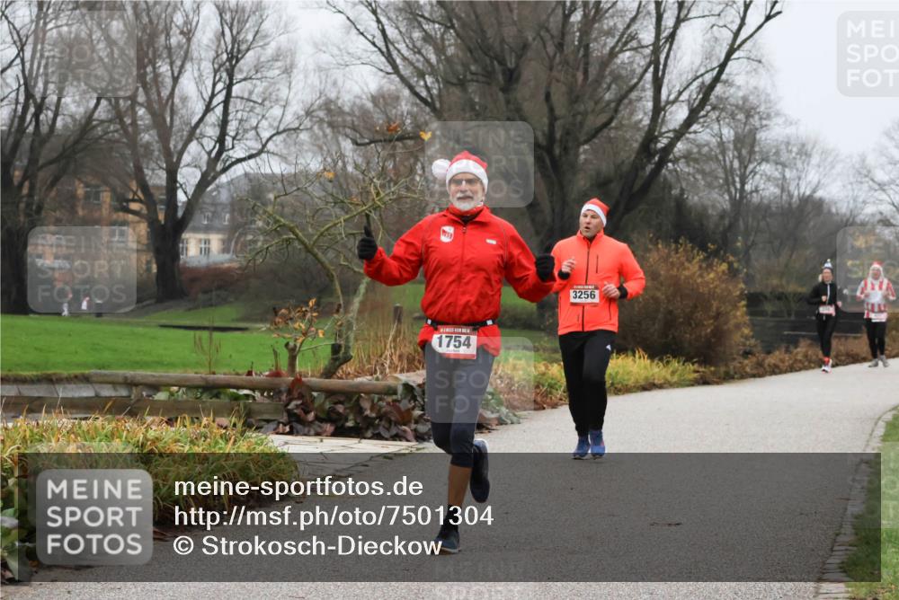 08.12.2024 - St. Pauli X-Mass-Run No. 14 Strokosch-Dieckow http://msf.ph/oto/7501304 08.12.2024 09:47:45 Laufen 1754, 3256 meine-sportfotos.de