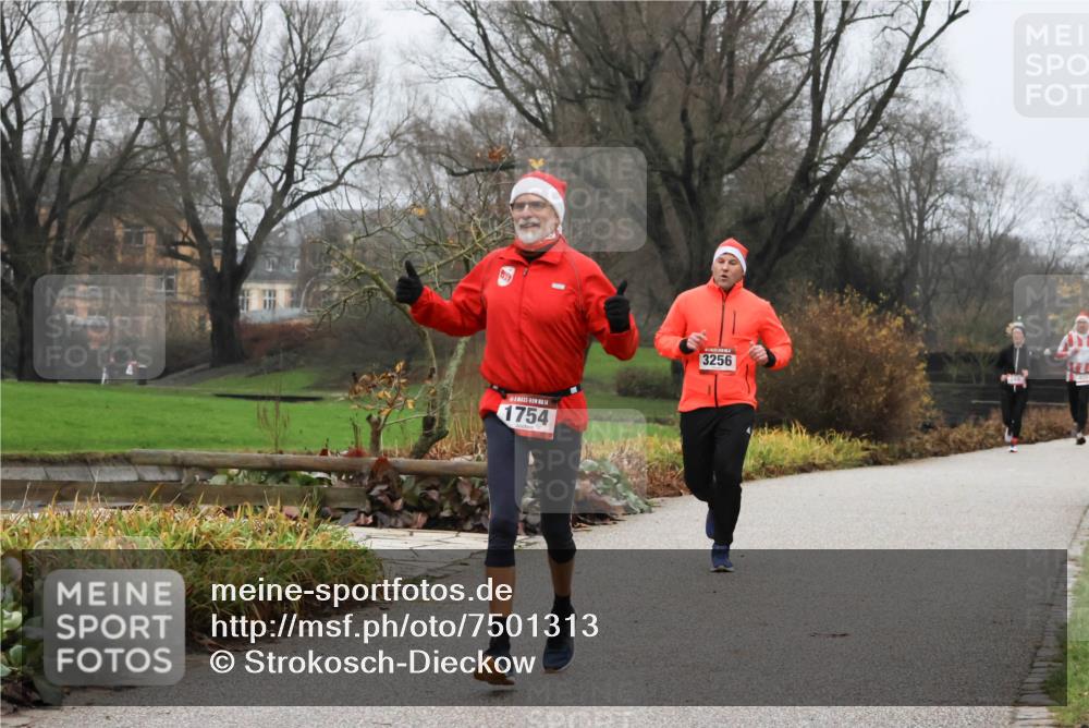 08.12.2024 - St. Pauli X-Mass-Run No. 14 Strokosch-Dieckow http://msf.ph/oto/7501313 08.12.2024 09:47:45 Laufen 1754, 3256 meine-sportfotos.de