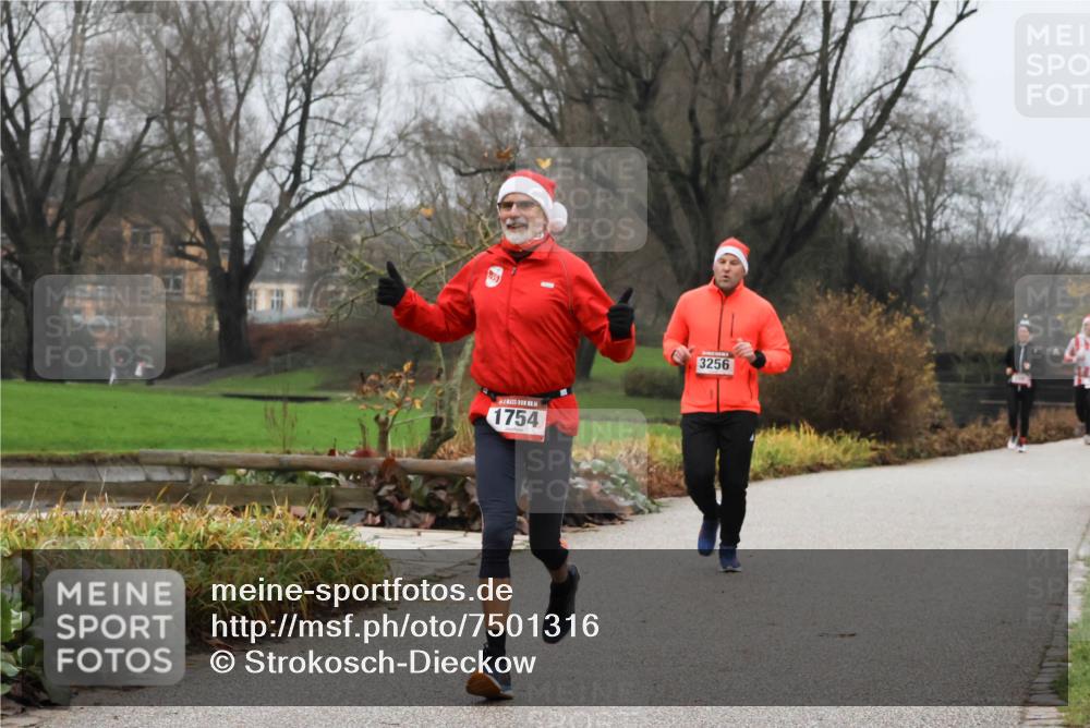 08.12.2024 - St. Pauli X-Mass-Run No. 14 Strokosch-Dieckow http://msf.ph/oto/7501316 08.12.2024 09:47:45 Laufen 1754, 3256 meine-sportfotos.de