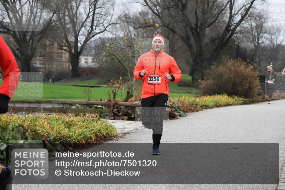 08.12.2024 - St. Pauli X-Mass-Run No. 14 Strokosch-Dieckow http://msf.ph/oto/7501320 08.12.2024 09:47:47 Laufen 3256 meine-sportfotos.de
