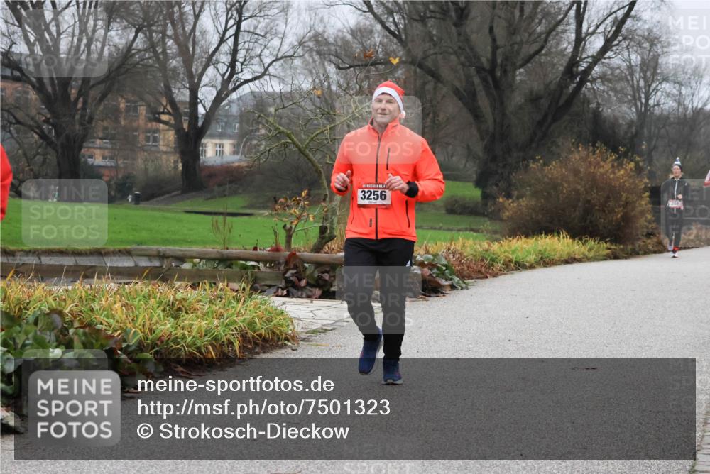 08.12.2024 - St. Pauli X-Mass-Run No. 14 Strokosch-Dieckow http://msf.ph/oto/7501323 08.12.2024 09:47:47 Laufen 14, 3256, 288 meine-sportfotos.de
