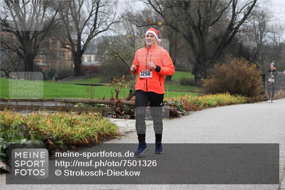 08.12.2024 - St. Pauli X-Mass-Run No. 14 Strokosch-Dieckow http://msf.ph/oto/7501326 08.12.2024 09:47:47 Laufen 3256 meine-sportfotos.de