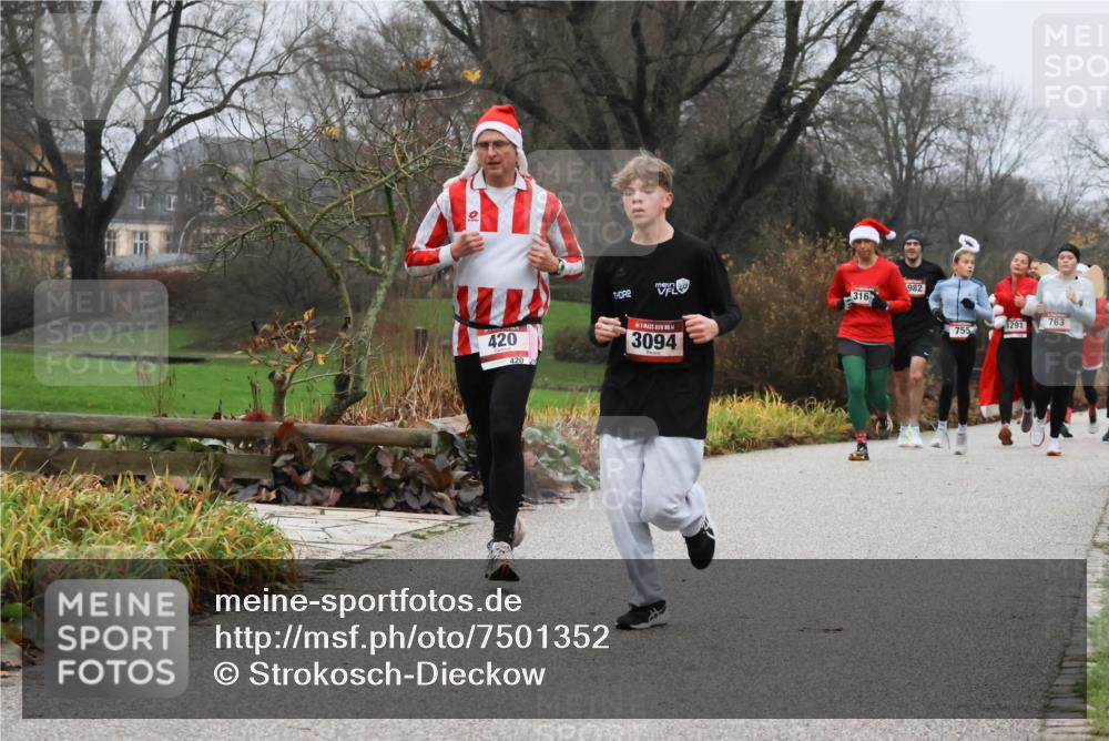 08.12.2024 - St. Pauli X-Mass-Run No. 14 Strokosch-Dieckow http://msf.ph/oto/7501352 08.12.2024 09:47:55 Laufen 420, 420, 982, 316, 3094, 1291, 763, 755 meine-sportfotos.de