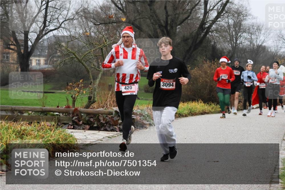 08.12.2024 - St. Pauli X-Mass-Run No. 14 Strokosch-Dieckow http://msf.ph/oto/7501354 08.12.2024 09:47:55 Laufen 420, 420, 1982, 3162, 3094, 755, 1291, 763 meine-sportfotos.de