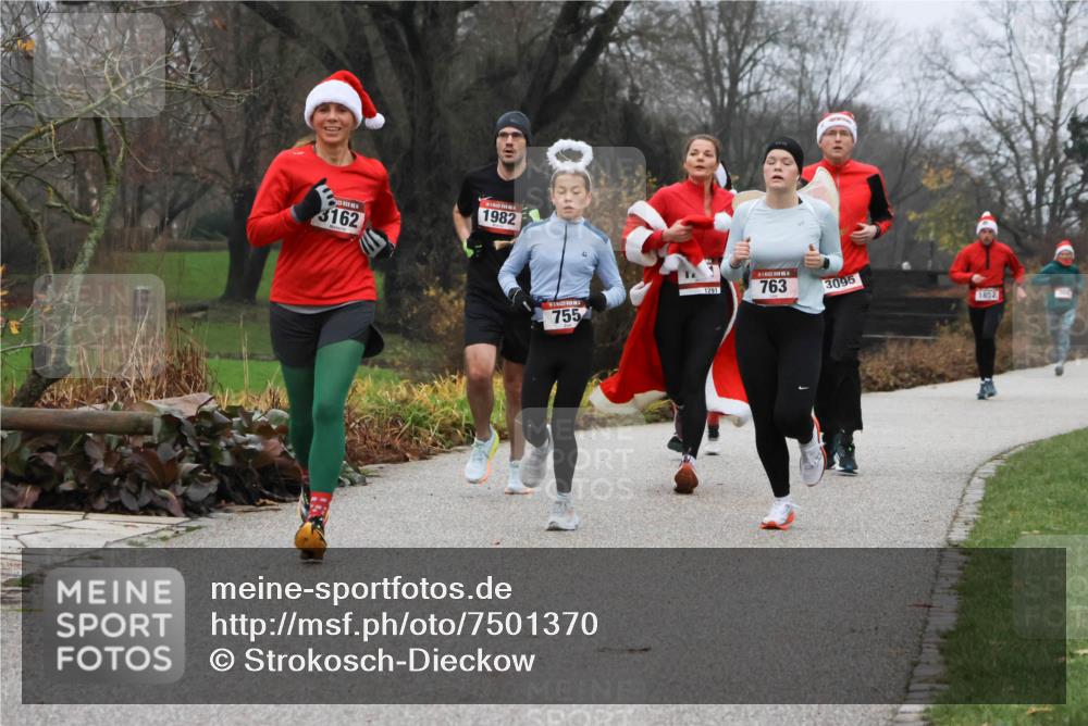 08.12.2024 - St. Pauli X-Mass-Run No. 14 Strokosch-Dieckow http://msf.ph/oto/7501370 08.12.2024 09:47:58 Laufen 3162, 1982, 755, 1291, 763, 3095, 1852 meine-sportfotos.de