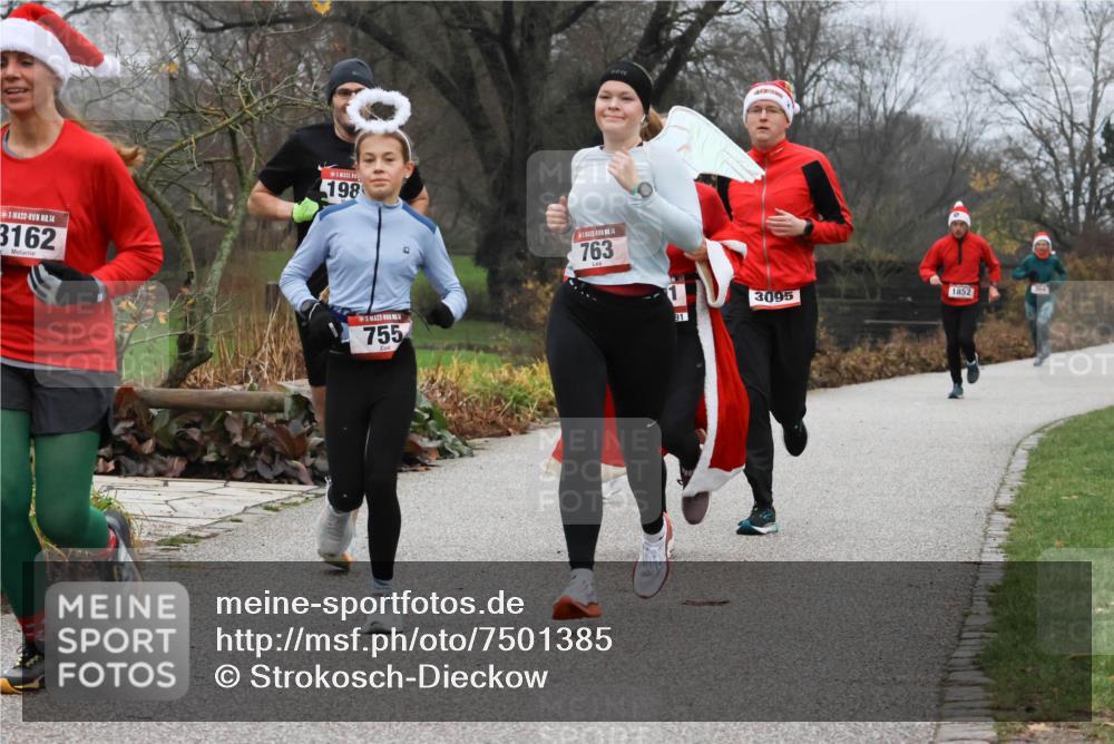 08.12.2024 - St. Pauli X-Mass-Run No. 14 Strokosch-Dieckow http://msf.ph/oto/7501385 08.12.2024 09:48:00 Laufen 14, 3162, 198, 755, 14, 763, 3095, 1852, 304, 91 meine-sportfotos.de