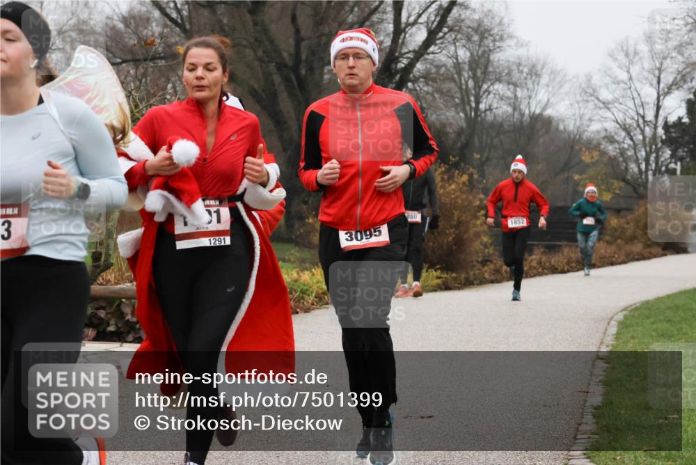 08.12.2024 - St. Pauli X-Mass-Run No. 14 Strokosch-Dieckow http://msf.ph/oto/7501399 08.12.2024 09:48:01 Laufen 3, 14, 1, 1291, 3095, 880, 1852 meine-sportfotos.de