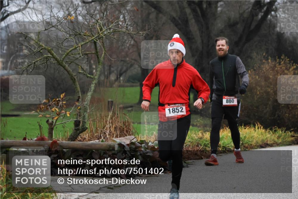 08.12.2024 - St. Pauli X-Mass-Run No. 14 Strokosch-Dieckow http://msf.ph/oto/7501402 08.12.2024 09:48:05 Laufen 1852, 880 meine-sportfotos.de