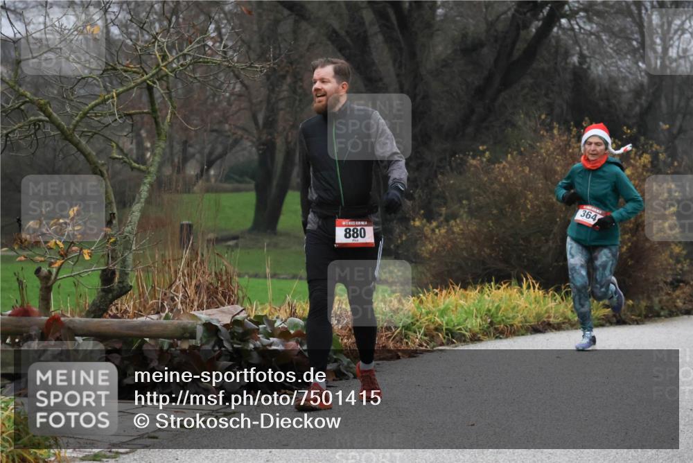 08.12.2024 - St. Pauli X-Mass-Run No. 14 Strokosch-Dieckow http://msf.ph/oto/7501415 08.12.2024 09:48:07 Laufen 14, 880, 364 meine-sportfotos.de