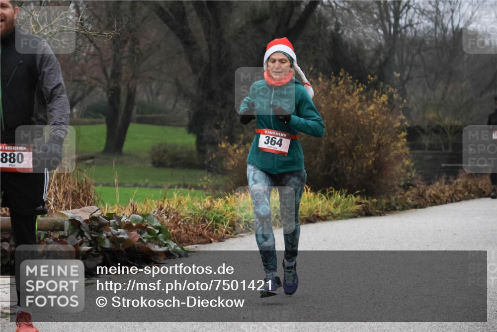 08.12.2024 - St. Pauli X-Mass-Run No. 14 Strokosch-Dieckow http://msf.ph/oto/7501421 08.12.2024 09:48:10 Laufen 14, 880, 14, 364 meine-sportfotos.de
