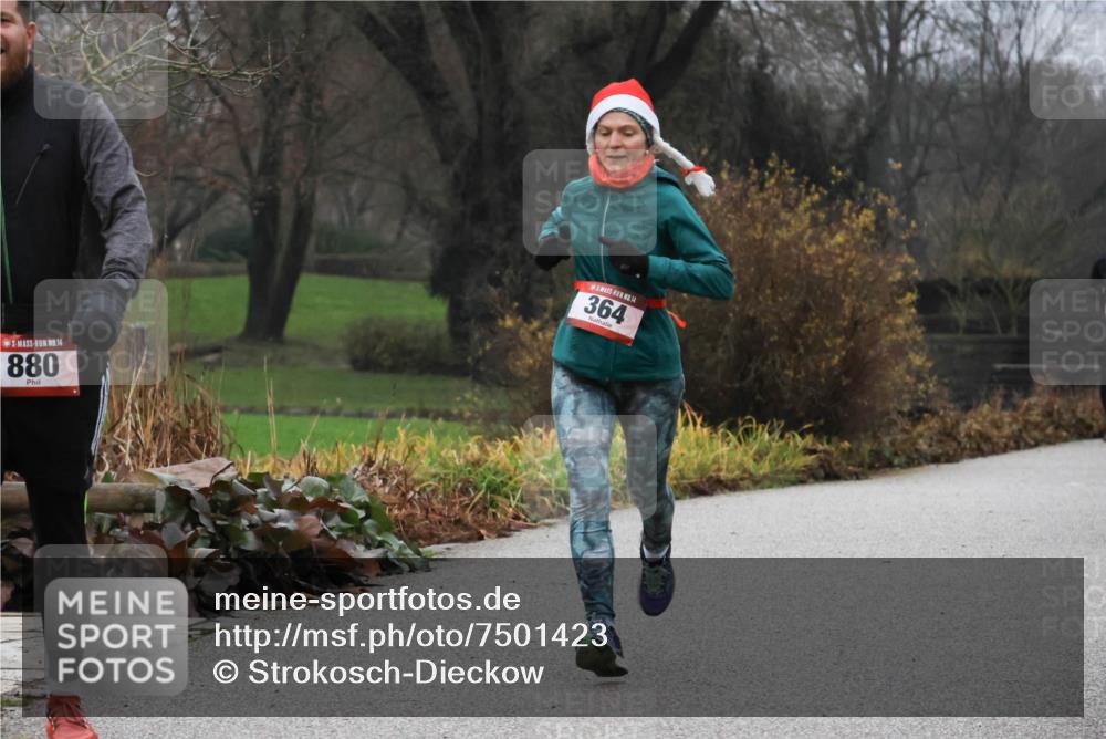 08.12.2024 - St. Pauli X-Mass-Run No. 14 Strokosch-Dieckow http://msf.ph/oto/7501423 08.12.2024 09:48:10 Laufen 14, 880, 14, 364 meine-sportfotos.de