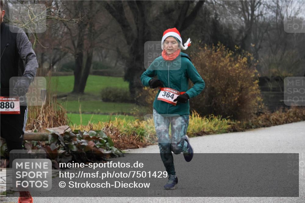 08.12.2024 - St. Pauli X-Mass-Run No. 14 Strokosch-Dieckow http://msf.ph/oto/7501429 08.12.2024 09:48:10 Laufen 14, 880, 14, 364 meine-sportfotos.de