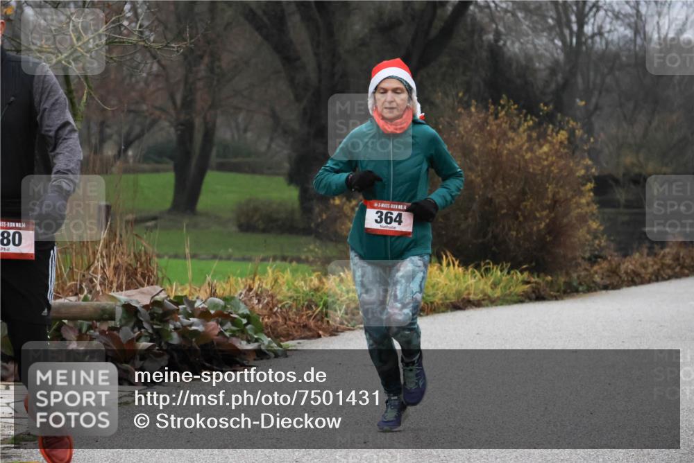 08.12.2024 - St. Pauli X-Mass-Run No. 14 Strokosch-Dieckow http://msf.ph/oto/7501431 08.12.2024 09:48:10 Laufen 14, 80, 14, 364 meine-sportfotos.de