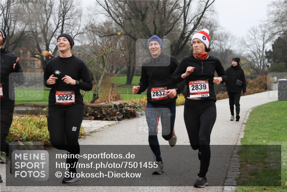 08.12.2024 - St. Pauli X-Mass-Run No. 14 Strokosch-Dieckow http://msf.ph/oto/7501455 08.12.2024 09:48:21 Laufen 14, 3022, 14, 2837, 14, 2839, 2839, 247 meine-sportfotos.de