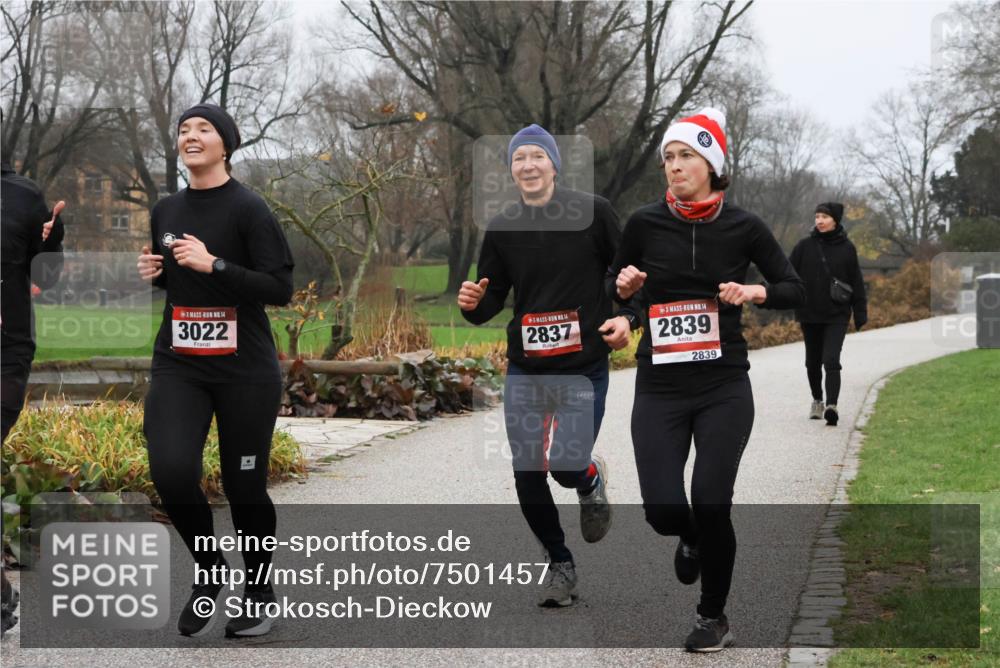 08.12.2024 - St. Pauli X-Mass-Run No. 14 Strokosch-Dieckow http://msf.ph/oto/7501457 08.12.2024 09:48:21 Laufen 14, 3022, 14, 2837, 14, 2839, 2839 meine-sportfotos.de