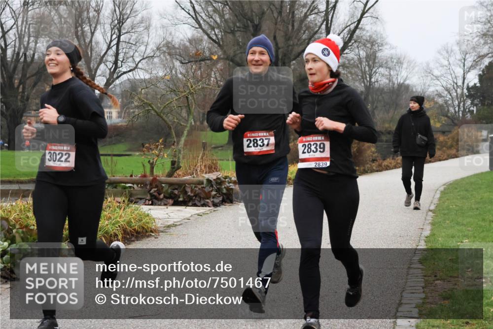 08.12.2024 - St. Pauli X-Mass-Run No. 14 Strokosch-Dieckow http://msf.ph/oto/7501467 08.12.2024 09:48:21 Laufen 14, 3022, 14, 2837, 14, 2839, 2839 meine-sportfotos.de