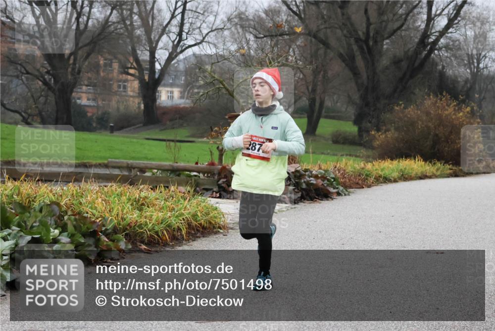 08.12.2024 - St. Pauli X-Mass-Run No. 14 Strokosch-Dieckow http://msf.ph/oto/7501498 08.12.2024 09:48:44 Laufen 2874 meine-sportfotos.de