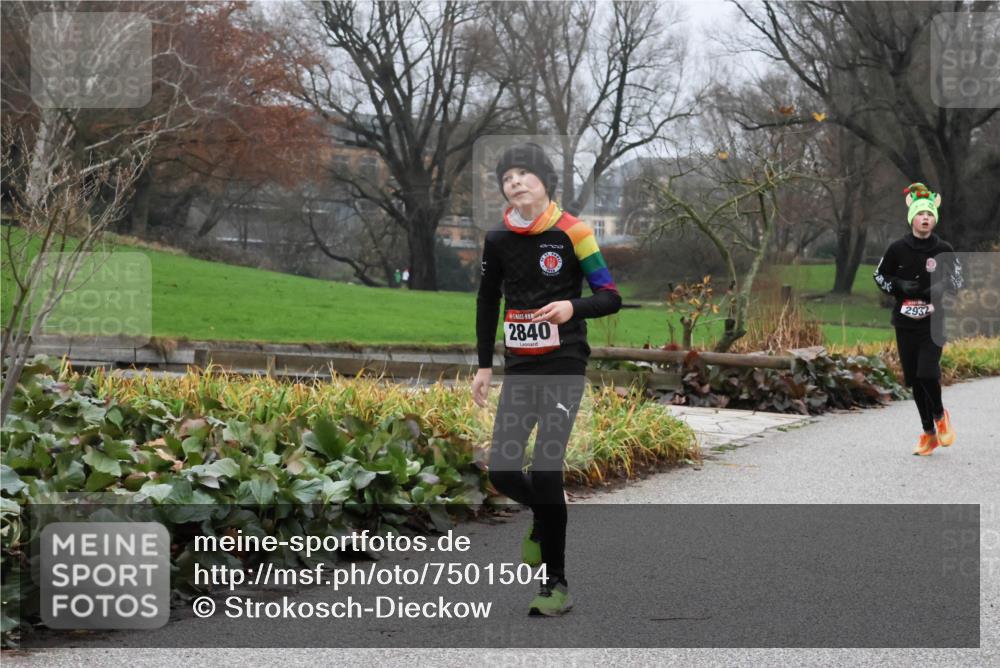 08.12.2024 - St. Pauli X-Mass-Run No. 14 Strokosch-Dieckow http://msf.ph/oto/7501504 08.12.2024 09:48:52 Laufen 2840, 2932 meine-sportfotos.de