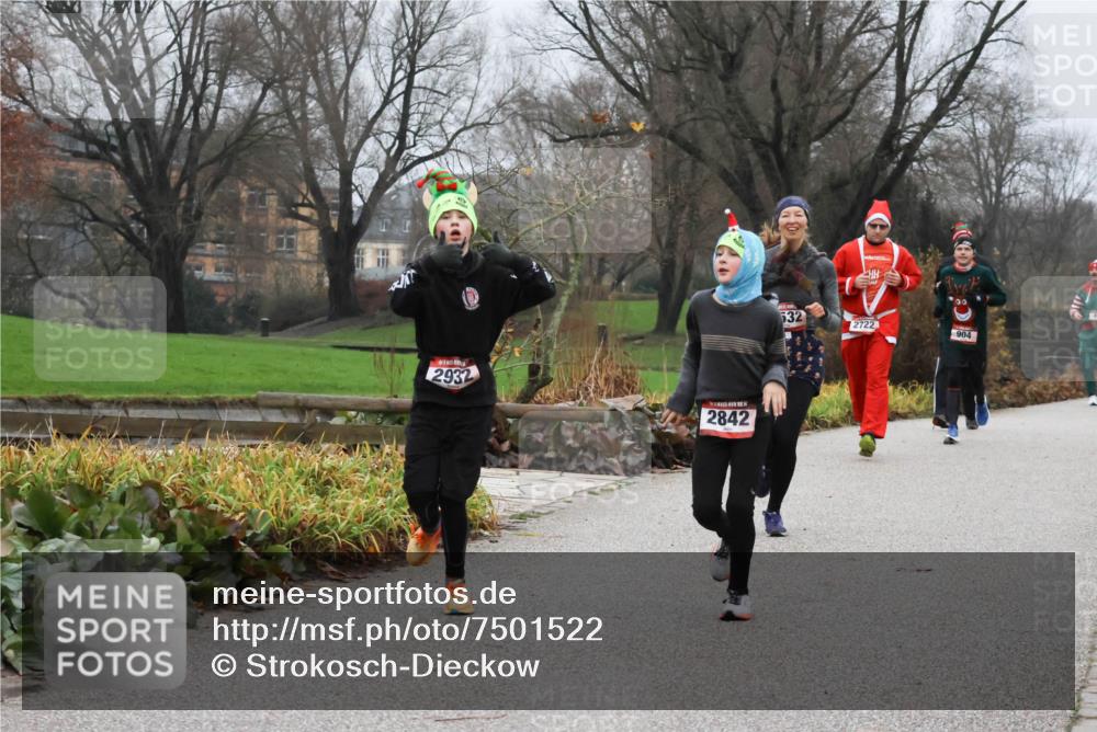 08.12.2024 - St. Pauli X-Mass-Run No. 14 Strokosch-Dieckow http://msf.ph/oto/7501522 08.12.2024 09:48:53 Laufen 2932, 14, 2842, 532, 2722, 904 meine-sportfotos.de