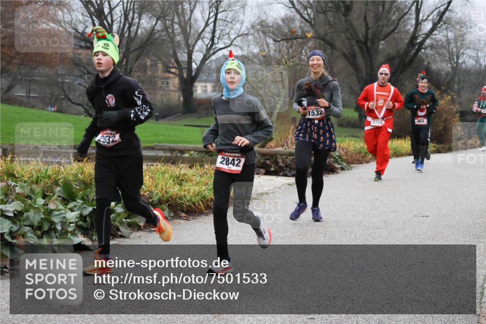08.12.2024 - St. Pauli X-Mass-Run No. 14 Strokosch-Dieckow http://msf.ph/oto/7501533 08.12.2024 09:48:54 Laufen 2532, 14, 2842, 1532, 2722, 904 meine-sportfotos.de