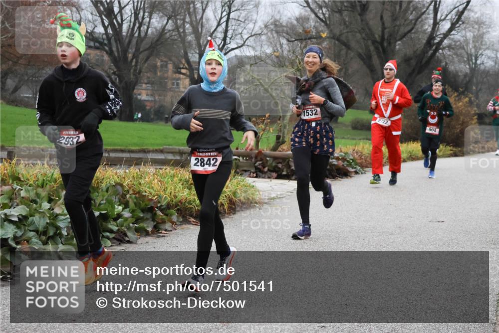 08.12.2024 - St. Pauli X-Mass-Run No. 14 Strokosch-Dieckow http://msf.ph/oto/7501541 08.12.2024 09:48:54 Laufen 2932, 1, 14, 2842, 1532, 904, 2722 meine-sportfotos.de