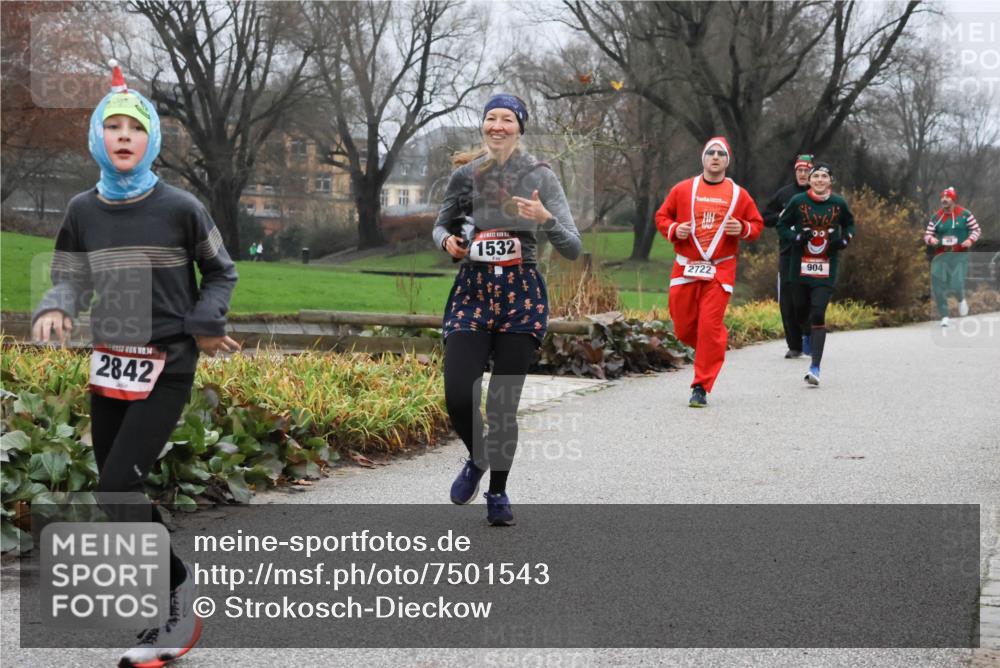 08.12.2024 - St. Pauli X-Mass-Run No. 14 Strokosch-Dieckow http://msf.ph/oto/7501543 08.12.2024 09:48:55 Laufen 14, 2842, 1532, 2722, 904 meine-sportfotos.de