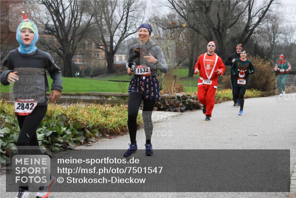 08.12.2024 - St. Pauli X-Mass-Run No. 14 Strokosch-Dieckow http://msf.ph/oto/7501547 08.12.2024 09:48:55 Laufen 14, 2842, 1532, 2722, 904 meine-sportfotos.de
