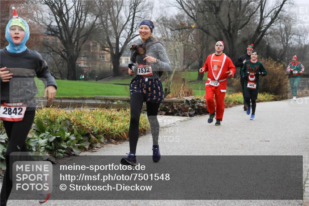08.12.2024 - St. Pauli X-Mass-Run No. 14 Strokosch-Dieckow http://msf.ph/oto/7501548 08.12.2024 09:48:55 Laufen 14, 2842, 1532, 904, 2722 meine-sportfotos.de