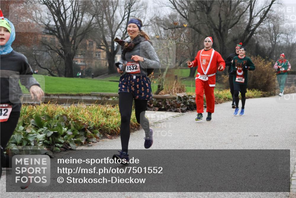 08.12.2024 - St. Pauli X-Mass-Run No. 14 Strokosch-Dieckow http://msf.ph/oto/7501552 08.12.2024 09:48:55 Laufen 14, 12, 1532, 904, 2722 meine-sportfotos.de