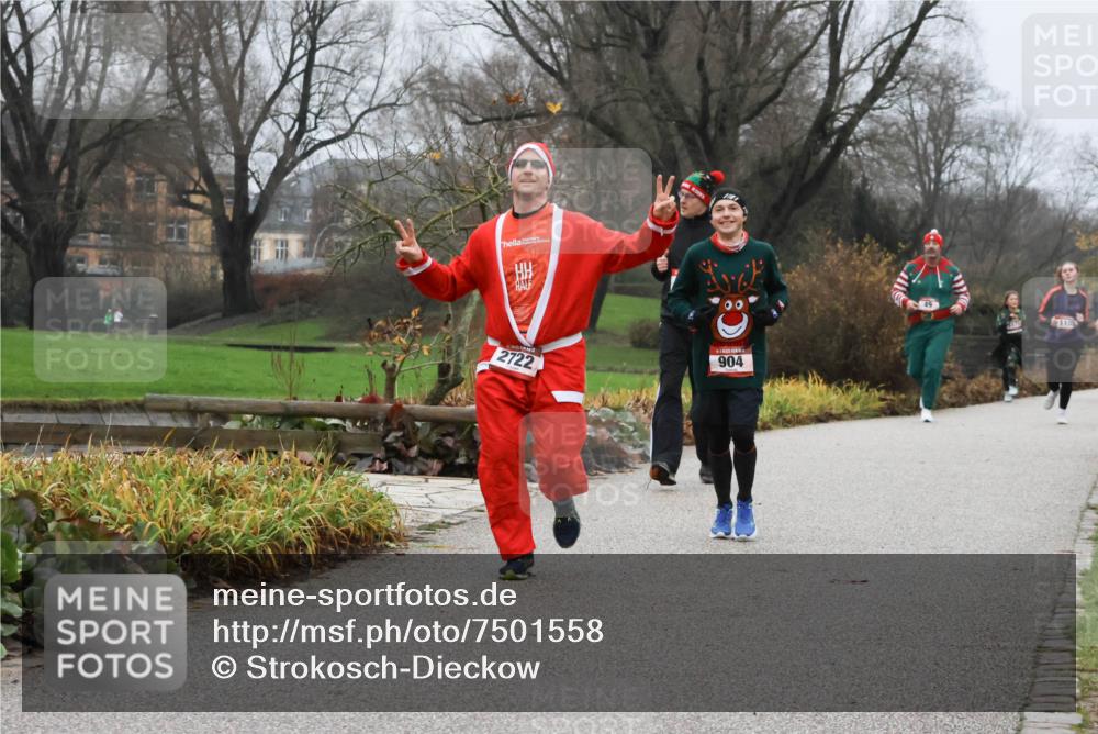 08.12.2024 - St. Pauli X-Mass-Run No. 14 Strokosch-Dieckow http://msf.ph/oto/7501558 08.12.2024 09:48:56 Laufen 904, 2722, 1105 meine-sportfotos.de