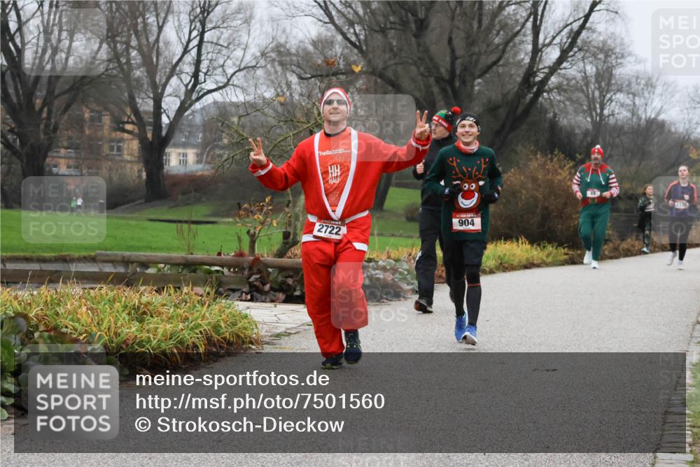 08.12.2024 - St. Pauli X-Mass-Run No. 14 Strokosch-Dieckow http://msf.ph/oto/7501560 08.12.2024 09:48:56 Laufen 2722, 904, 1106 meine-sportfotos.de