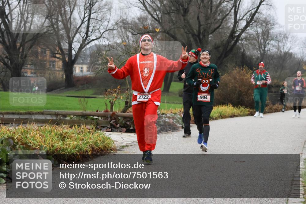 08.12.2024 - St. Pauli X-Mass-Run No. 14 Strokosch-Dieckow http://msf.ph/oto/7501563 08.12.2024 09:48:56 Laufen 2722, 904, 1105 meine-sportfotos.de