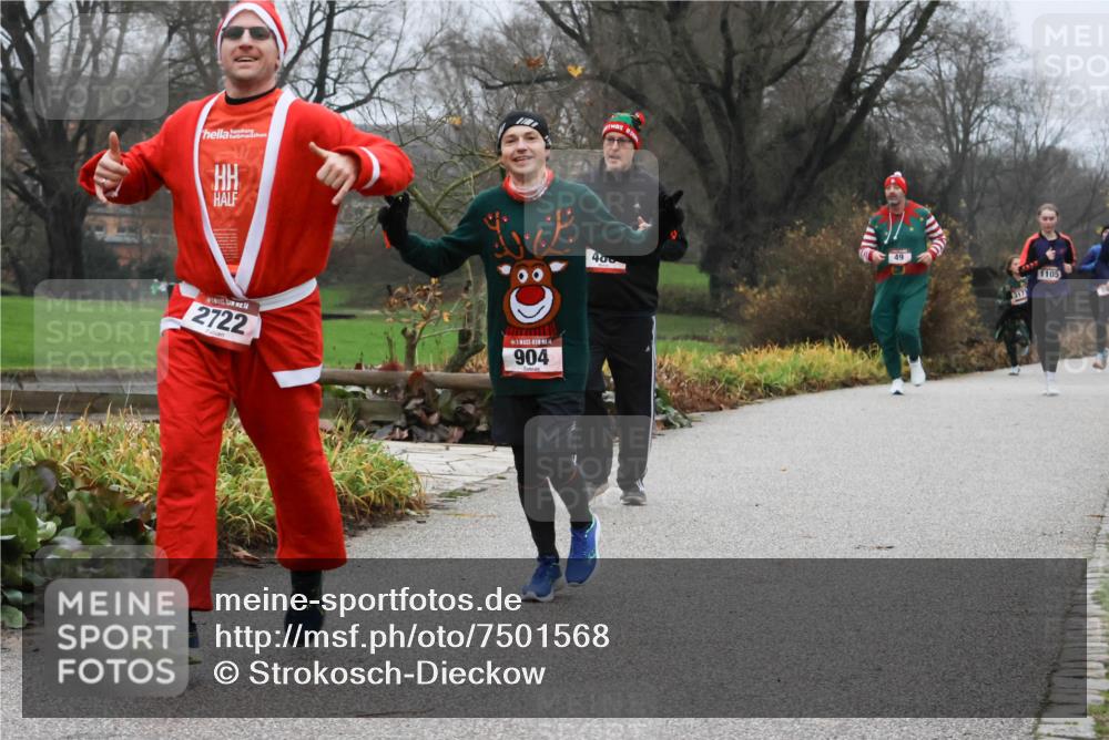08.12.2024 - St. Pauli X-Mass-Run No. 14 Strokosch-Dieckow http://msf.ph/oto/7501568 08.12.2024 09:48:57 Laufen 14, 2722, 904, 40, 49, 1105 meine-sportfotos.de