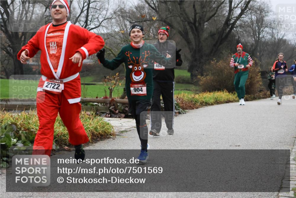 08.12.2024 - St. Pauli X-Mass-Run No. 14 Strokosch-Dieckow http://msf.ph/oto/7501569 08.12.2024 09:48:57 Laufen 2722, 14, 904, 488, 1105 meine-sportfotos.de