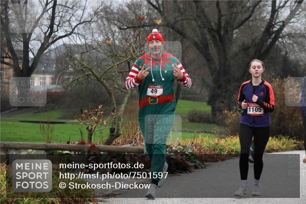 08.12.2024 - St. Pauli X-Mass-Run No. 14 Strokosch-Dieckow http://msf.ph/oto/7501597 08.12.2024 09:49:02 Laufen 14, 49, 1105 meine-sportfotos.de