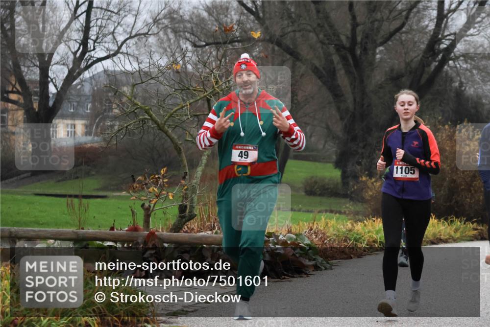 08.12.2024 - St. Pauli X-Mass-Run No. 14 Strokosch-Dieckow http://msf.ph/oto/7501601 08.12.2024 09:49:02 Laufen 14, 49, 1105 meine-sportfotos.de