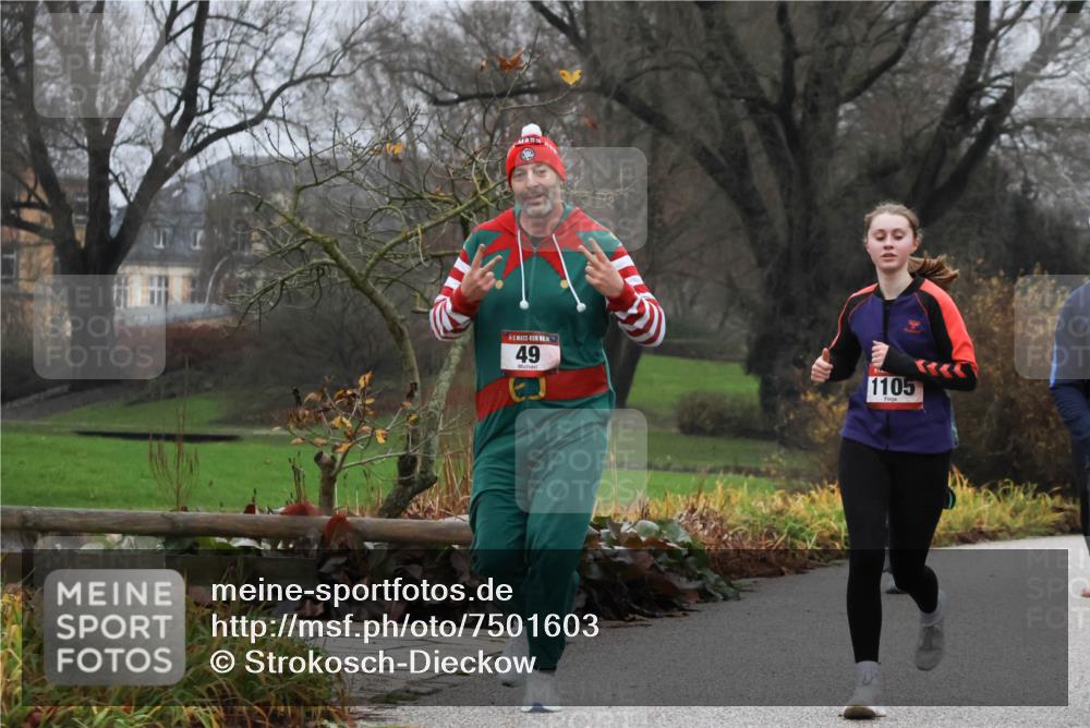 08.12.2024 - St. Pauli X-Mass-Run No. 14 Strokosch-Dieckow http://msf.ph/oto/7501603 08.12.2024 09:49:02 Laufen 49, 1105 meine-sportfotos.de