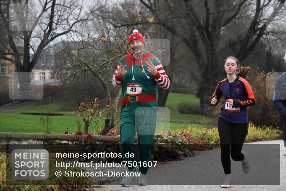 08.12.2024 - St. Pauli X-Mass-Run No. 14 Strokosch-Dieckow http://msf.ph/oto/7501607 08.12.2024 09:49:02 Laufen 49, 1 meine-sportfotos.de