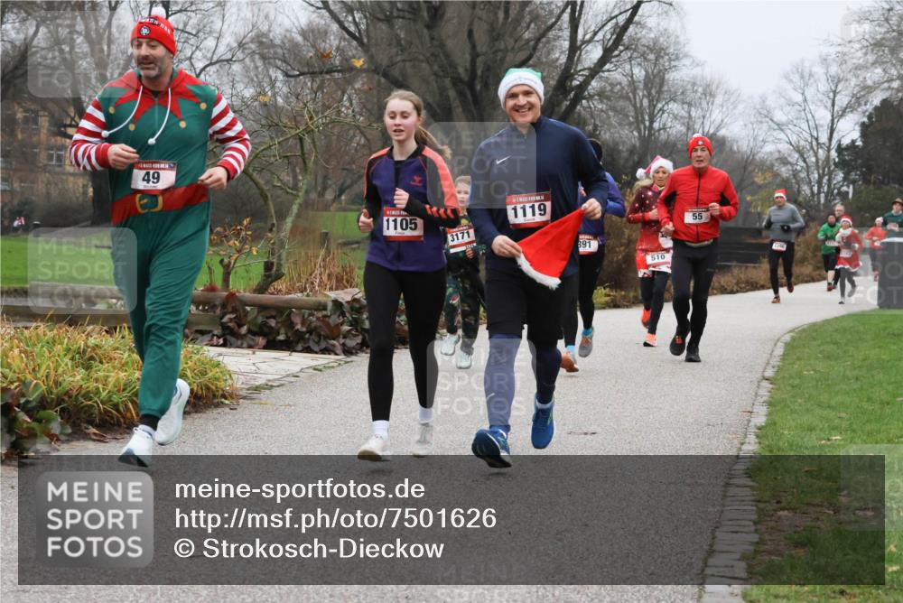 08.12.2024 - St. Pauli X-Mass-Run No. 14 Strokosch-Dieckow http://msf.ph/oto/7501626 08.12.2024 09:49:03 Laufen 14, 49, 1105, 3171, 14, 1119, 891, 510, 55, 1396 meine-sportfotos.de