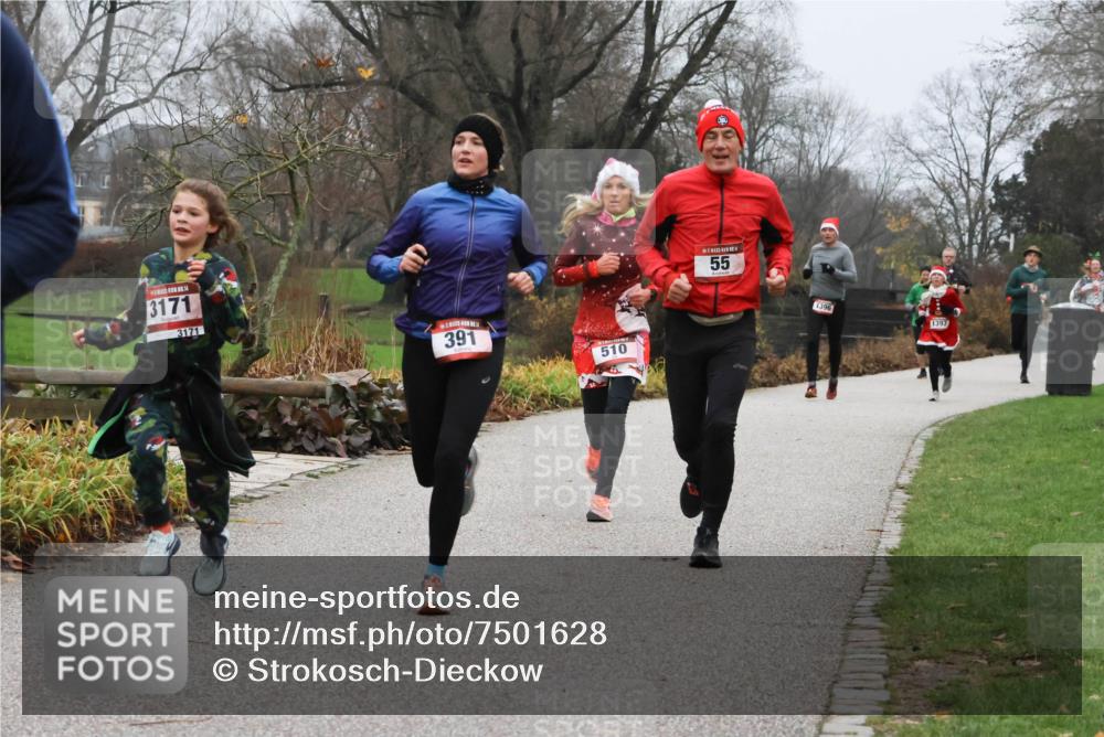 08.12.2024 - St. Pauli X-Mass-Run No. 14 Strokosch-Dieckow http://msf.ph/oto/7501628 08.12.2024 09:49:05 Laufen 3171, 3171, 391, 510, 55, 1396, 1397 meine-sportfotos.de