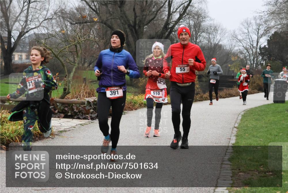 08.12.2024 - St. Pauli X-Mass-Run No. 14 Strokosch-Dieckow http://msf.ph/oto/7501634 08.12.2024 09:49:05 Laufen 14, 31, 3171, 391, 510, 55, 1396, 1397 meine-sportfotos.de