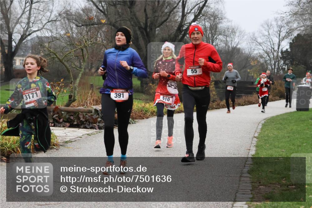 08.12.2024 - St. Pauli X-Mass-Run No. 14 Strokosch-Dieckow http://msf.ph/oto/7501636 08.12.2024 09:49:05 Laufen 14, 3171, 391, 510, 55, 1396, 1397 meine-sportfotos.de