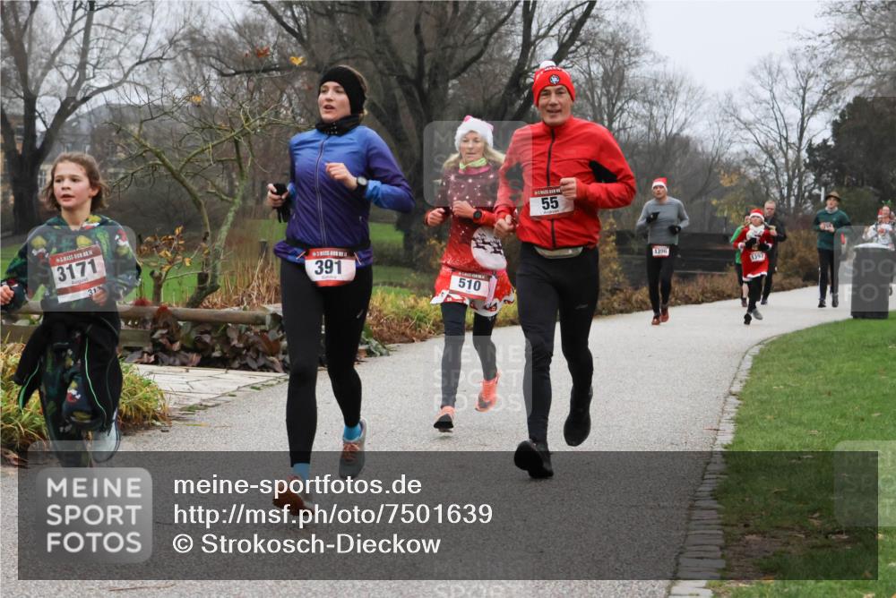 08.12.2024 - St. Pauli X-Mass-Run No. 14 Strokosch-Dieckow http://msf.ph/oto/7501639 08.12.2024 09:49:05 Laufen 14, 3171, 391, 510, 55, 1396, 1397, 600 meine-sportfotos.de