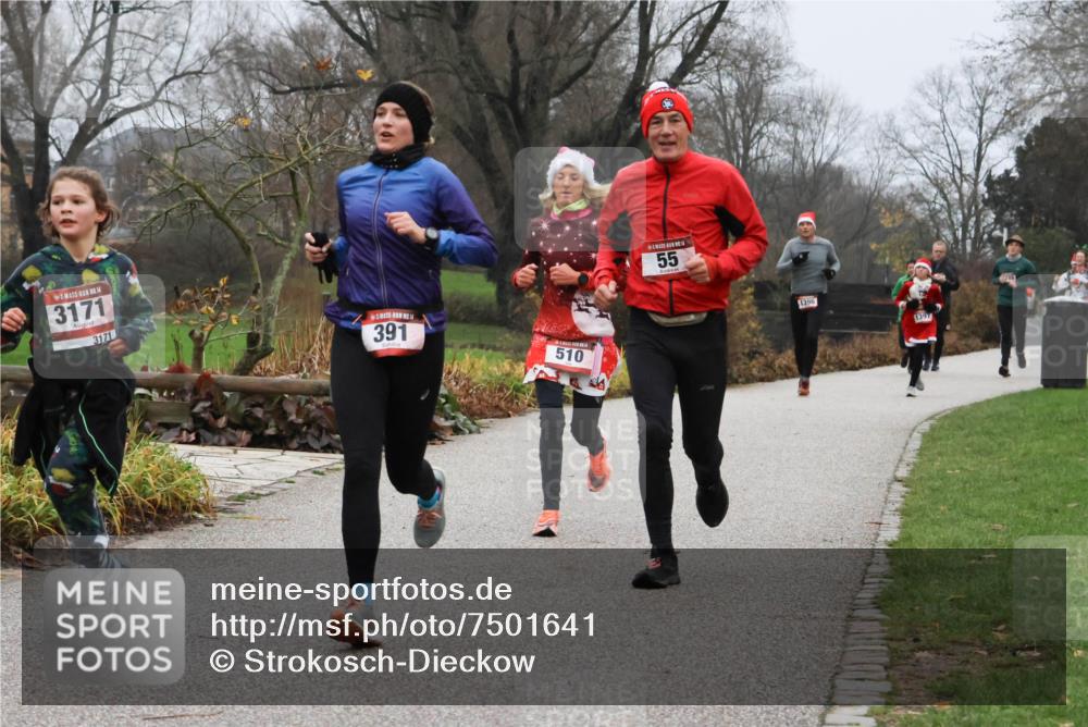 08.12.2024 - St. Pauli X-Mass-Run No. 14 Strokosch-Dieckow http://msf.ph/oto/7501641 08.12.2024 09:49:05 Laufen 3171, 3171, 391, 510, 55, 1396, 1397 meine-sportfotos.de