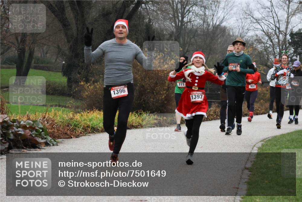 08.12.2024 - St. Pauli X-Mass-Run No. 14 Strokosch-Dieckow http://msf.ph/oto/7501649 08.12.2024 09:49:10 Laufen 1396, 111, 1397, 30, 789, 802, 2934 meine-sportfotos.de