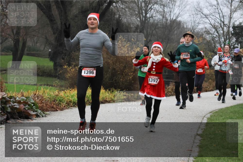 08.12.2024 - St. Pauli X-Mass-Run No. 14 Strokosch-Dieckow http://msf.ph/oto/7501655 08.12.2024 09:49:10 Laufen 1396, 1, 1397, 3, 789, 802, 934 meine-sportfotos.de